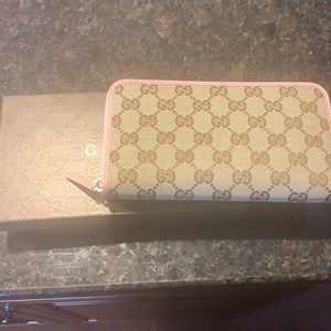 GUCCI Women’s Beige GG Canvas Zip Around Wallet with Pink Leather Trim